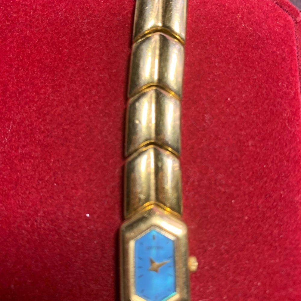 Beautiful Bulova bracelet link watch - Picture 3 of 4
